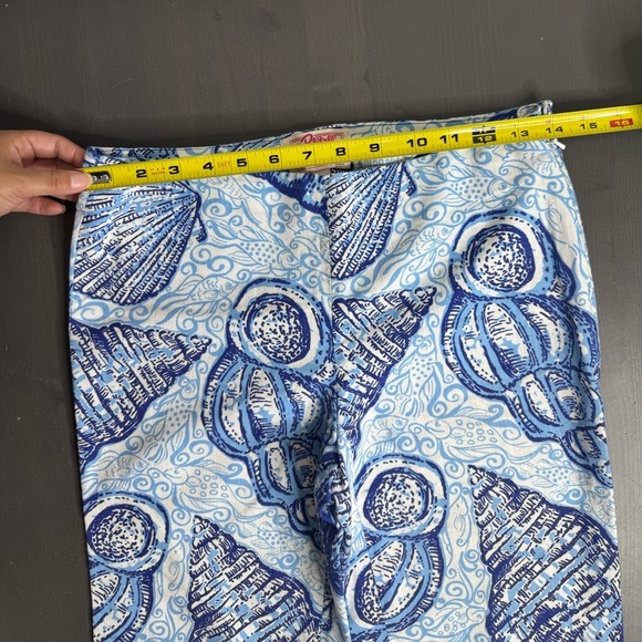 Lilly Pulitzer Resort Fit Pants Size 8 Stuffed Shells Print Cropped Blue - Picture 6 of 7